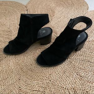 NWOT Suede booties, size 7